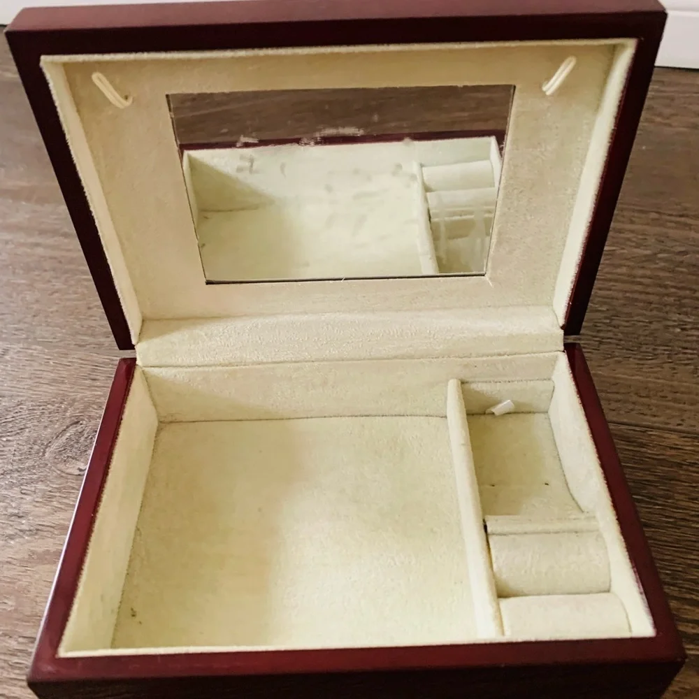 Jewelry box with a mirror